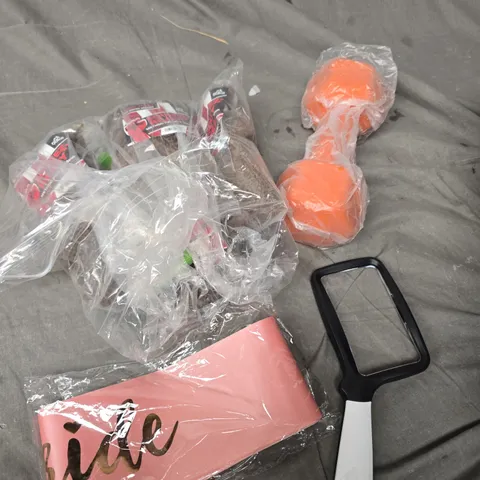 APPROXIMATELY 10 ASSORTED HOUSEHOLD ITEMS TO INCLUDE MAGNIFYING GLASS, DUMBBELLS, METHOD PELLETS ETC 