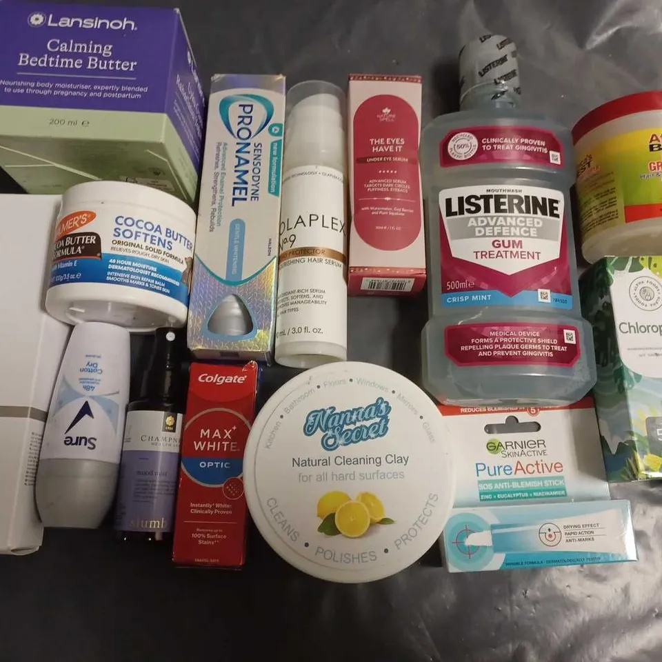 LOT OF APPROXIMATELY 15 ASSORTED HEALTH AND BEAUTY ITEMS TO INCLUDE CLEANSING BEDTIME BUTTER, CHLOROPHYLL AND THE ORDINARY CLEANSER