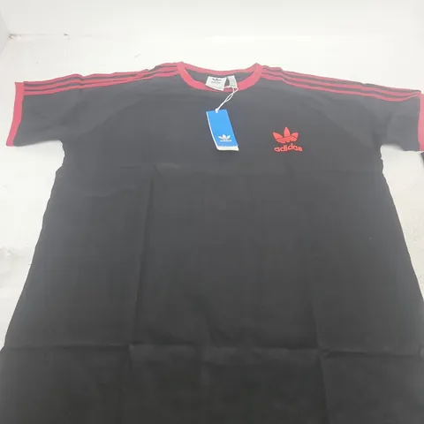 ADIDAS ORIGINALS 3-STRIPES TEE – BLACK WITH RED STRIPES, UK 2XL