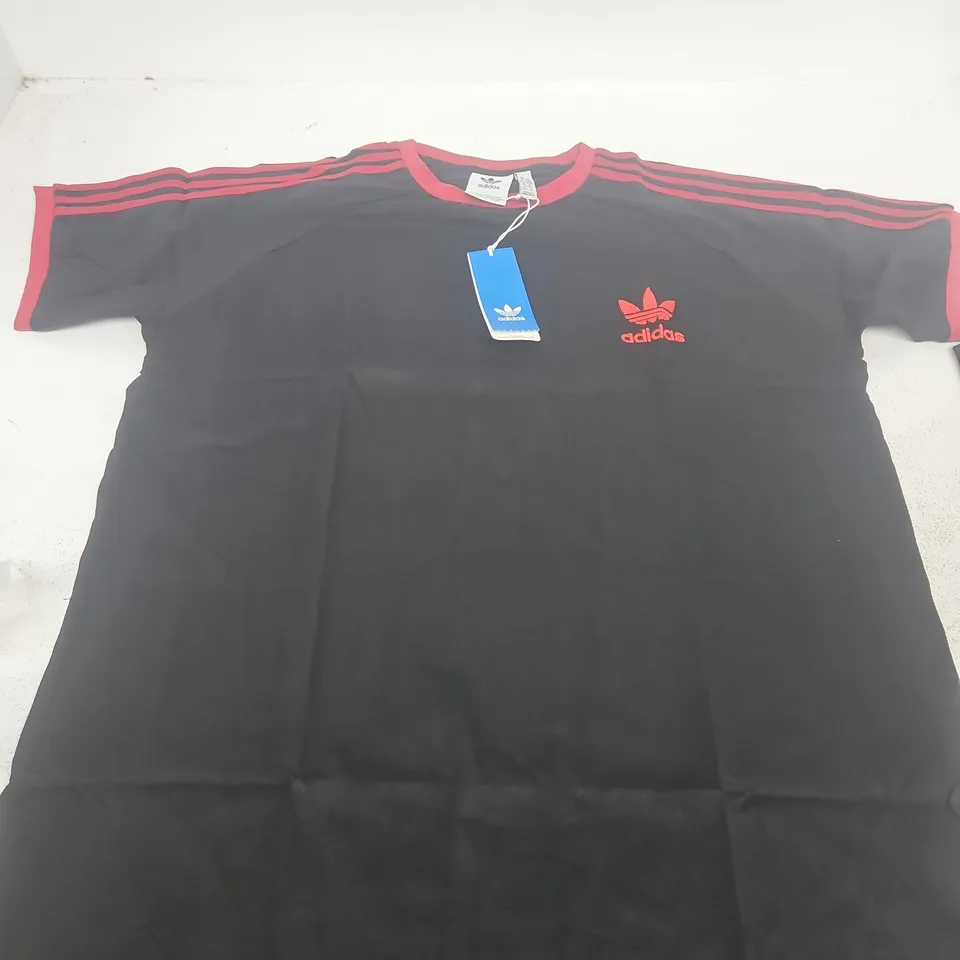 ADIDAS ORIGINALS 3-STRIPES TEE – BLACK WITH RED STRIPES, UK 2XL