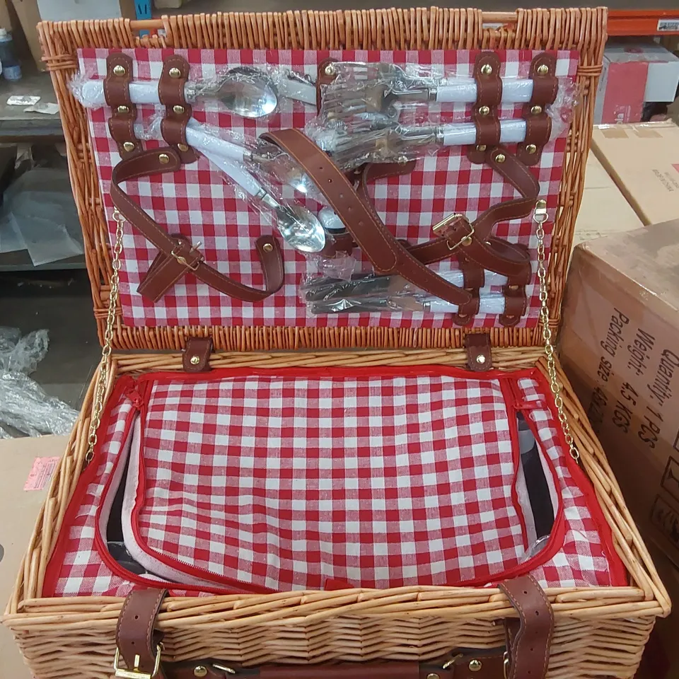 BOXED WICKER PICNIC BASKET SET