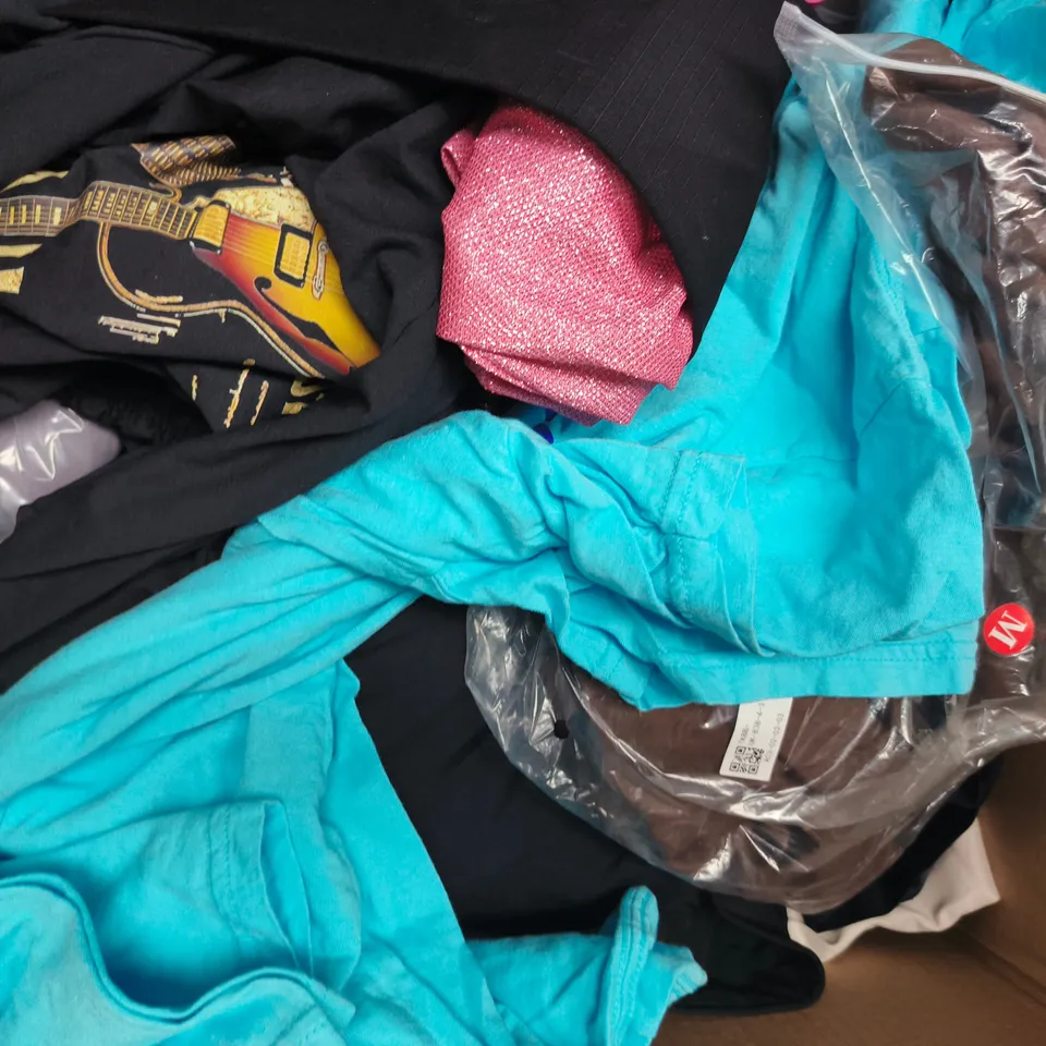 APPROXIMATELY 20 ASSORTED CLOTHING AND FASHION PRODUCTS IN VARIOUS STYLES AND SIZES - COLLECTION ONLY