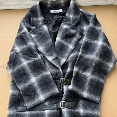 JAEGER LONDON SIZE LARGE BUCKLED JACKET