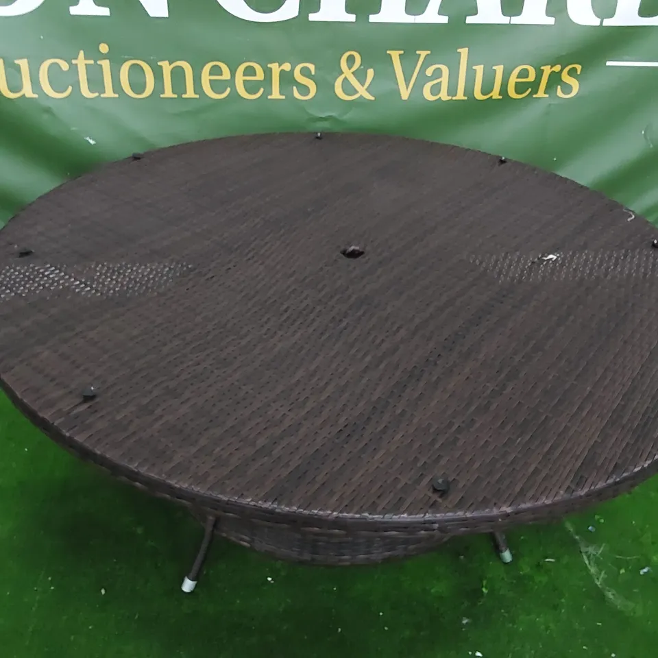 DESIGNER BROWN RATTAN ROUND DINING DINING TABLE - MISSING GLASS TOP