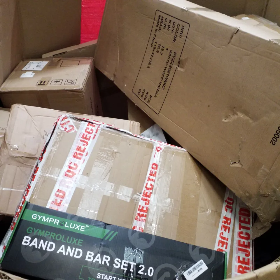 PALLET OF ASSORTED PRODUCTS INCLUDING OFFICE CHAIR, GOLF TRAINING NET, CAT TREE, COOL BOX , CAMPING CHAIR 