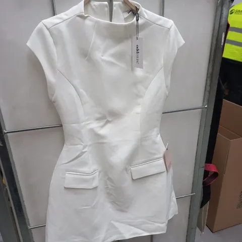 ODDMUSE THE ULTIMATE MUSE CAP SLEEVE MINI DRESS IN WHITE - M