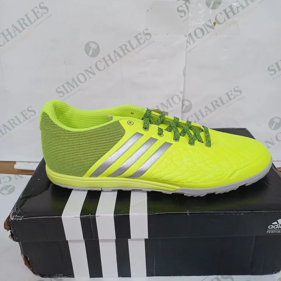BOXED PAIR OF ADIDAS ACE 15.2CG B27127 FOOTBALL ASTRA TURF BOOTS/TRAINERS - LIME GREEN / SIZE: 8 UK 