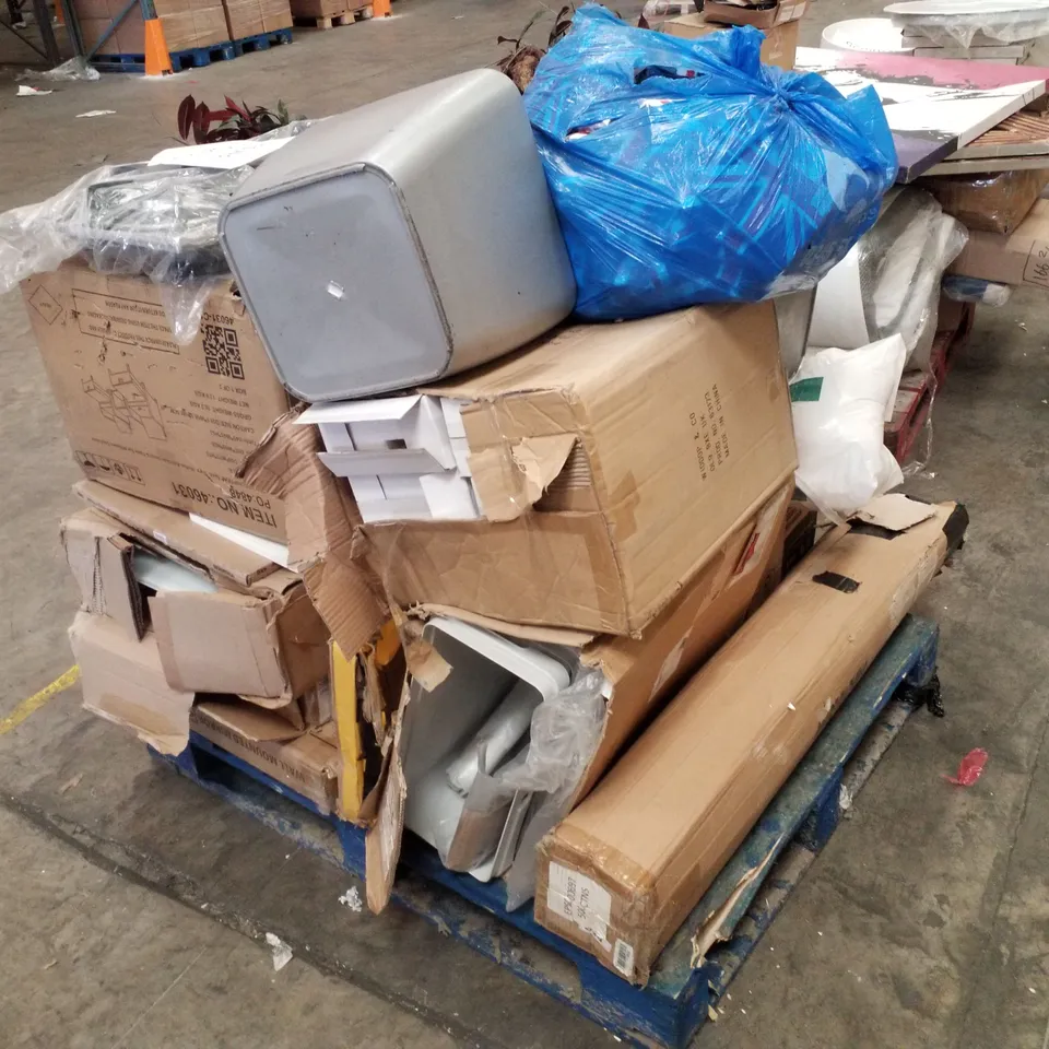 PALLET CONTAINING ASSORTED PRODUCTS INCLUDING ARTIFICIAL PLANTS, 2 GAS HOBS BURNER, PENDANT LIGHT & SLEEPING BAG