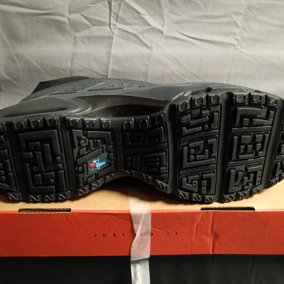 BOXED PAIR OF NIKE AIR MAX GORETEX TRAINERS - UK SIZE 10.5