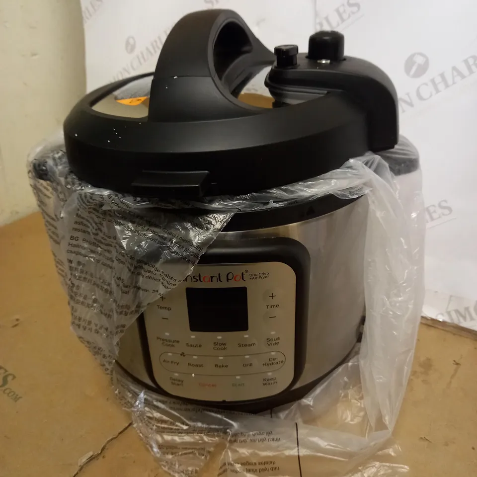 INSTANT POT DUO CRISP AIR FRYER MULTICOOKER