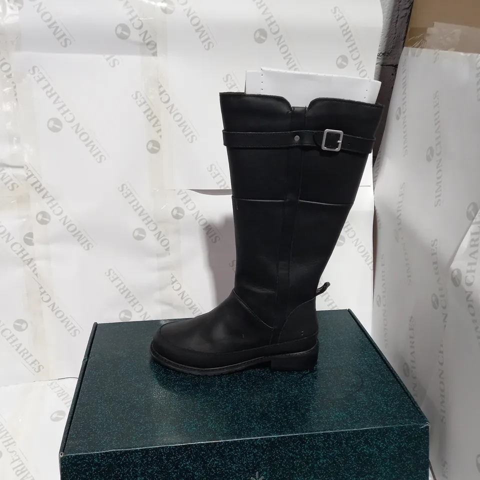 BOXED PAIR OF EMU BLACK LEATHER BOOTS  - SIZE 7