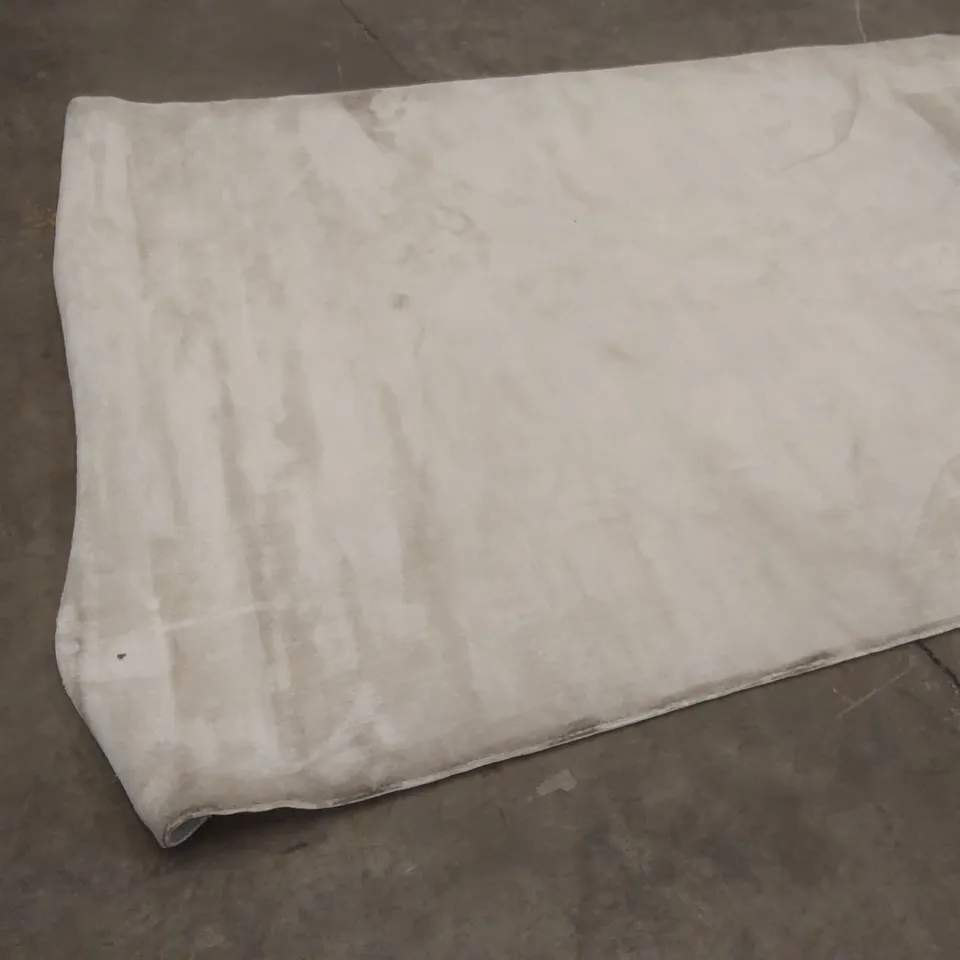 QUALITY DESIGNER AREA RUG - APPROXIMATELY 225 x 150cm