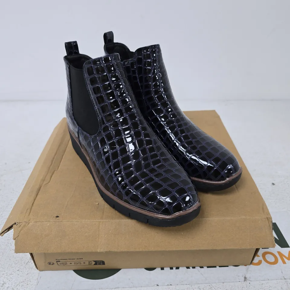 JO & JOE WOMEN'S NAVY/CROC CHELSEA BOOTS, WALNUT STYLE, UK 7