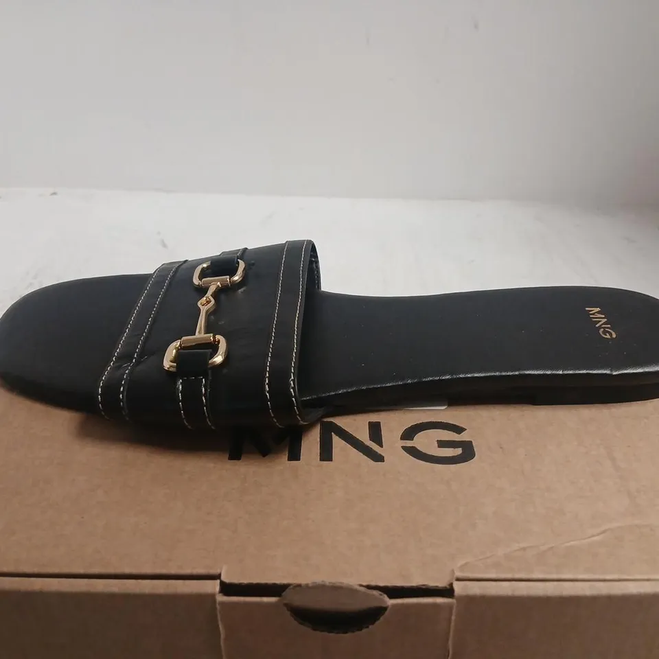 MNG MANGO BLACK LEATHER SANDALS WITH HORSEBIT DETAILS – UK 7 (EU 41)