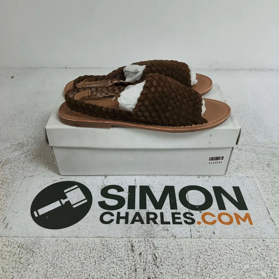 BOXED PAIR OF LEATHER COLLECTION KHAKI SUEDE LEATHER SHOES - UK 7