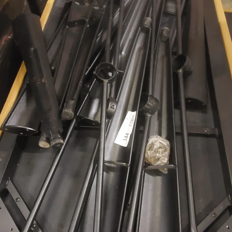 PALLET CONTAINING GARDEN TABLE WITH PARASOL HOLE PARTS