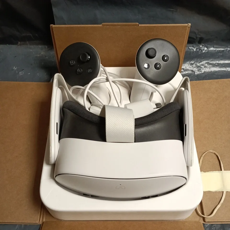 META QUEST 3 VR HEADSET WITH CONTROLLERS – BOXED 
