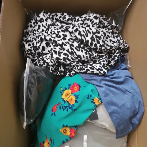 LARGE BOX OF APPROXIMATELY 25 ASSORTED CLOTHING ITEMS IN VARIOUS COLOURS, STYLES AND SIZES - COLLECTION ONLY