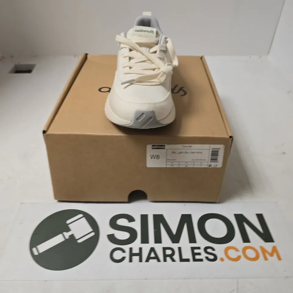 BOXED PAIR OF ALLBIRDS WOMENS TRAINERS IN WHITE/GREY - SIZE 5