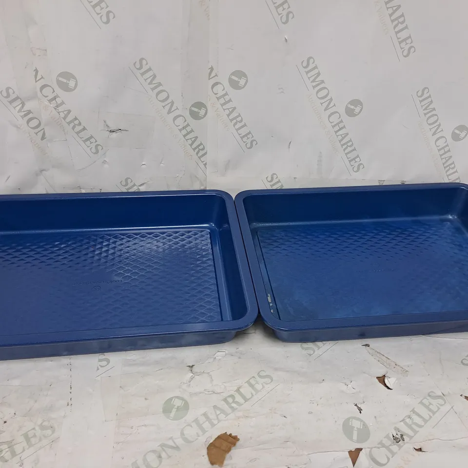 COOK'S ESSENTILAS NON STICK 2 PIECE ROASTING TRAYS