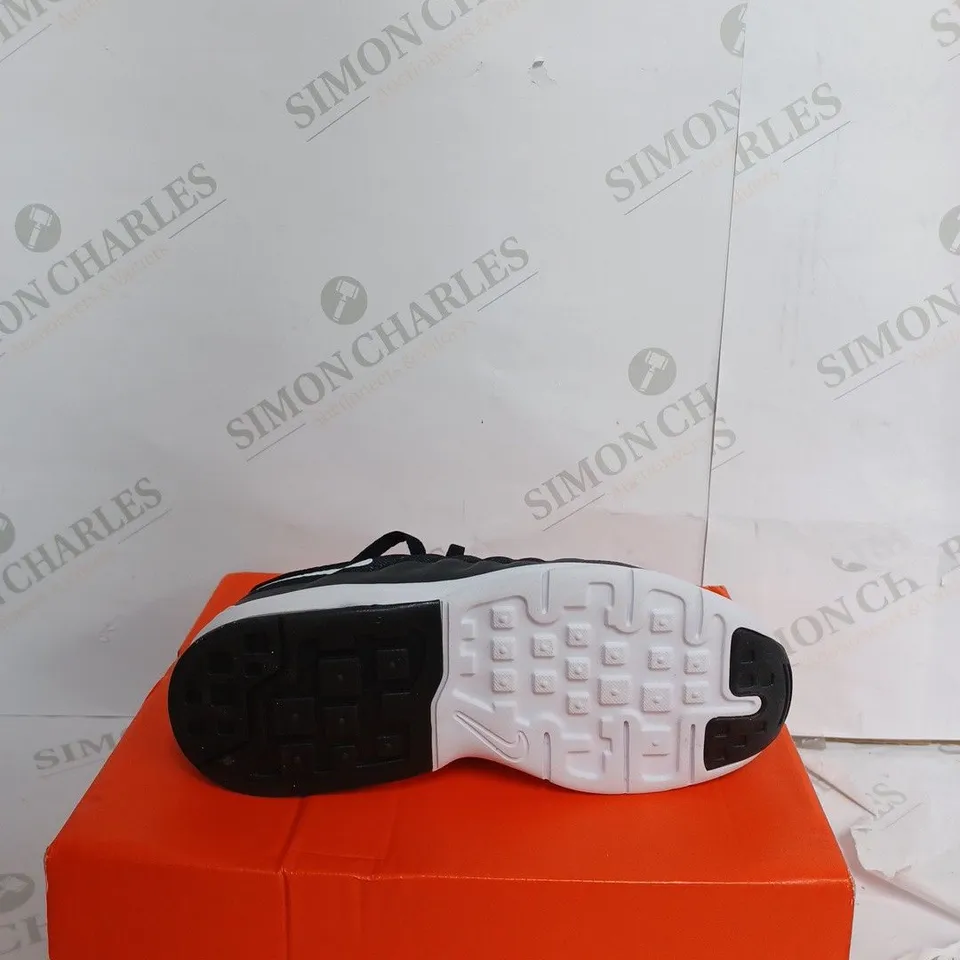 NIKE AIR MAX INVIGOR IN BLACK & WHITE - KIDS UK 13.5