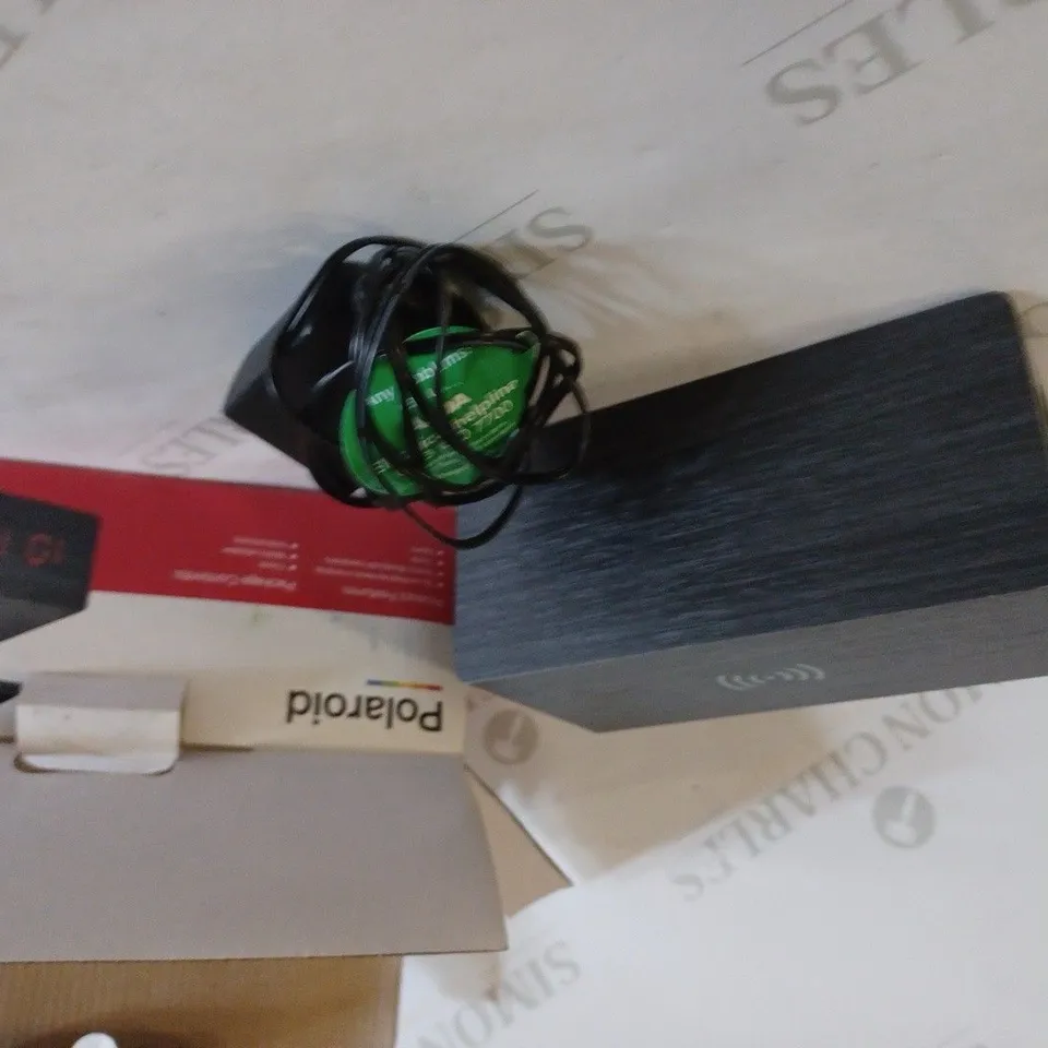 POLAROID BLUETOOTH QI CHARGING ALARM CLOCK