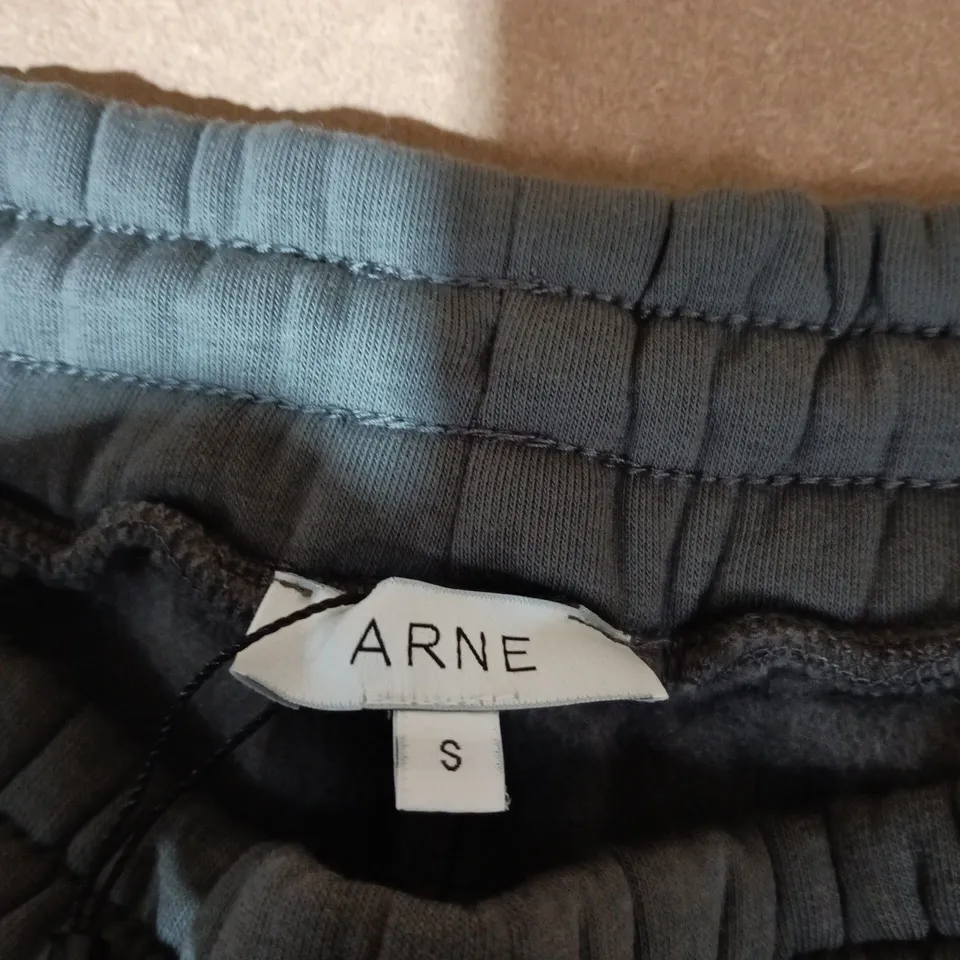ARNE NEOPRENE STRAIGHT-LEG JOGGER – GREY – SIZE S REG