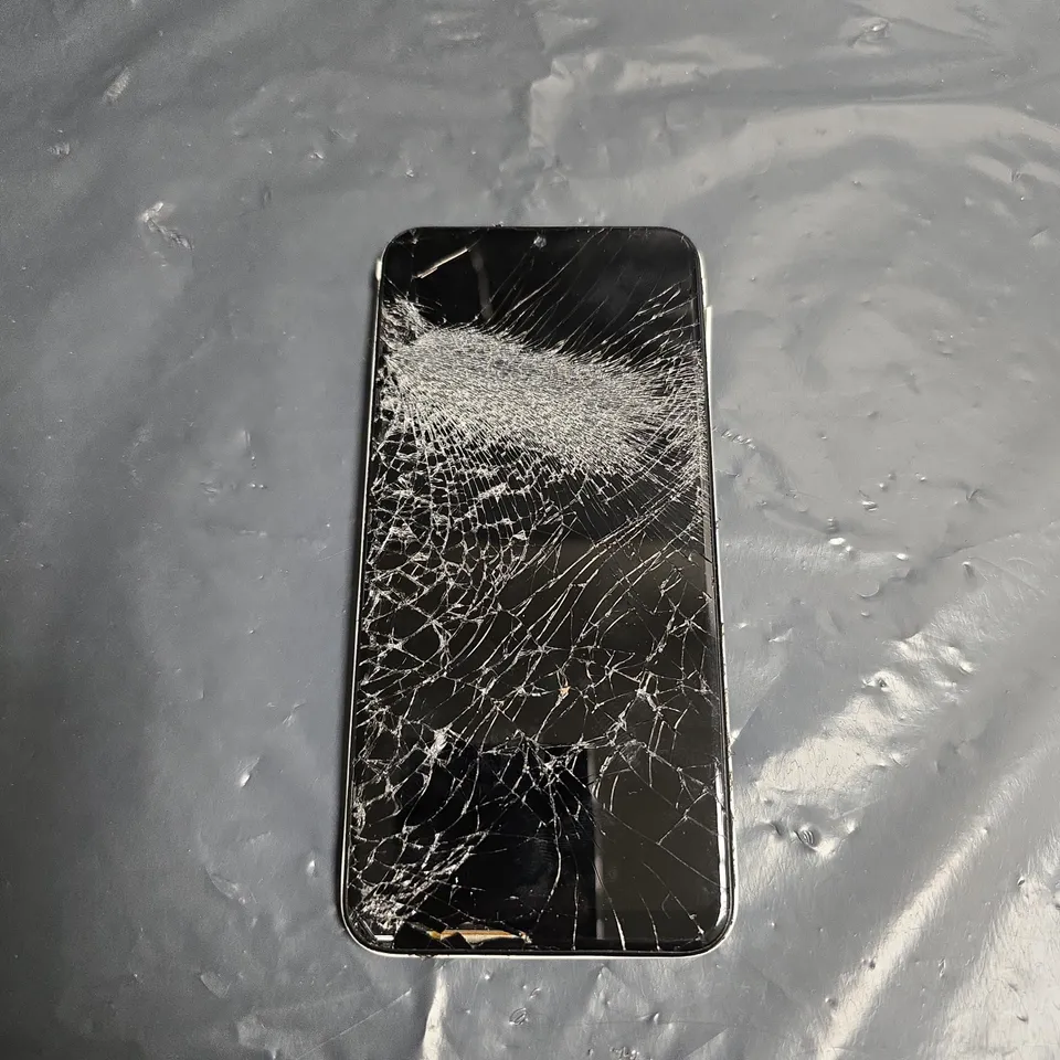 SAMSUNG GALAXY A20E – WHITE SMARTPHONE