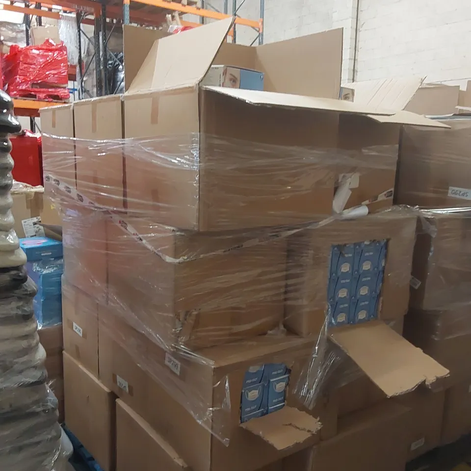 PALLET CONTAINING A VERY LARGE QUANTITY OF MEDICAL FACE MASKS