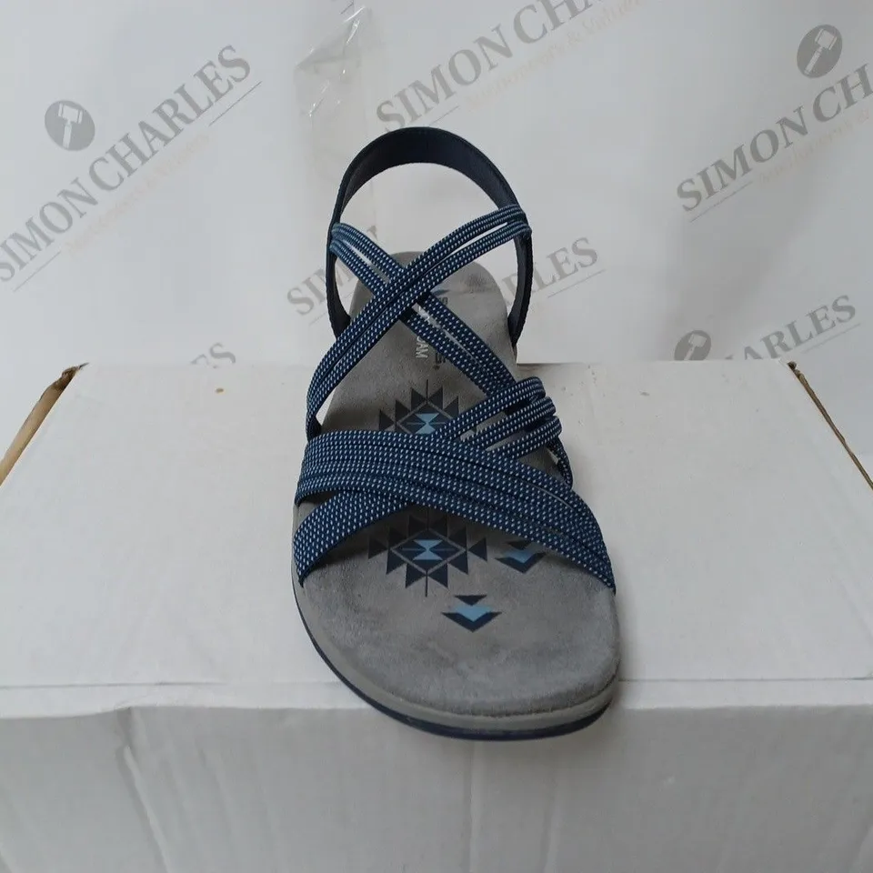 PAIR OF SKECHERS REGGAE SANDALS NAVY SIZE 6
