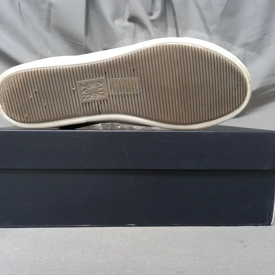 BOXED PAIR OF NATURALIZER TRAINERS IN GREY SIZE 5