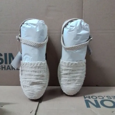 BOXED BRAND NEW APPROXIMATELY 8 SIMPLY BE CORAL WIDE SHOES NATURAL SIZE 7