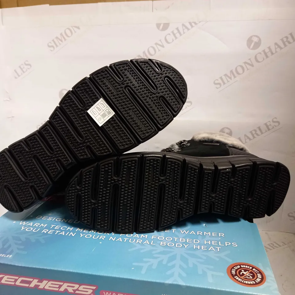 SKECHERS SYNERGY LACE BOOTS SIZE 8