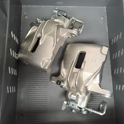 2 X VEHICLE BRAKE CALLIPERS - MODEL UNSPECIFIED