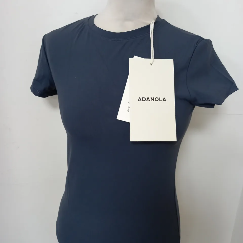ADANOLA SHORT SLEEVE LONGLINE TOP IN MIDNIGHT BLUE SIZE M 