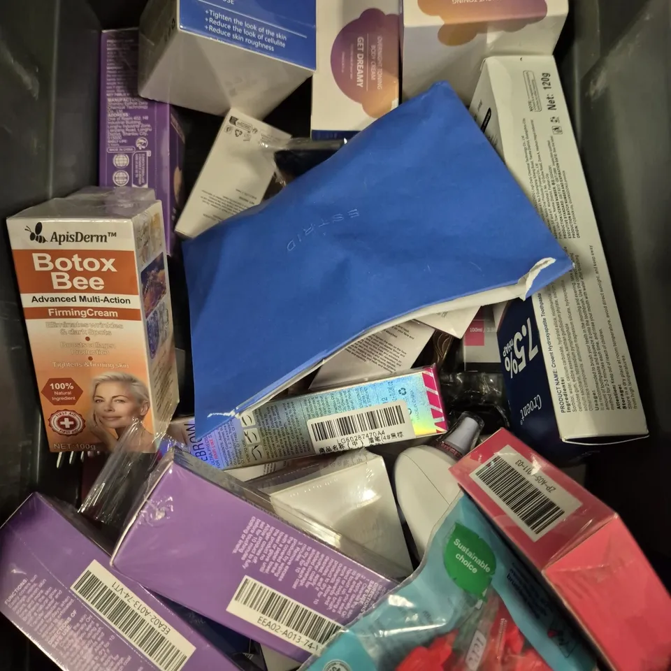 APPROXIMATELY 20 ASSORTED HEALTH & BEAUTY PRODUCTS TO INCLUDE DENTAL BRUSHES, BODY PERFECTOR, ALOE GEL ETC 