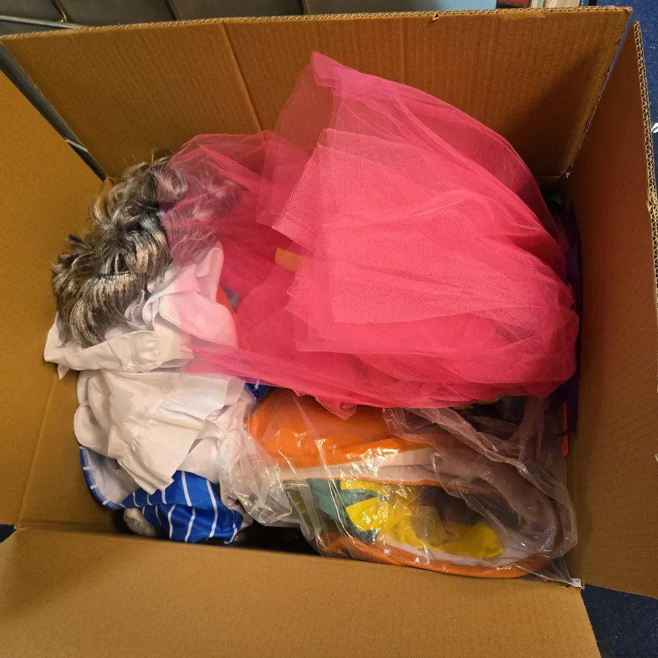 LARGE QUANTITY OF TOYS, ACCESSORIES AND FANCY DRESS