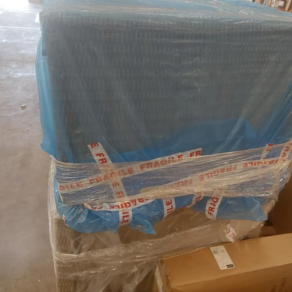 PALLET CONTAINING A LARGE QUANTITY OF ASSORTED DESIGNER GARDEN FURNITURE PARTS