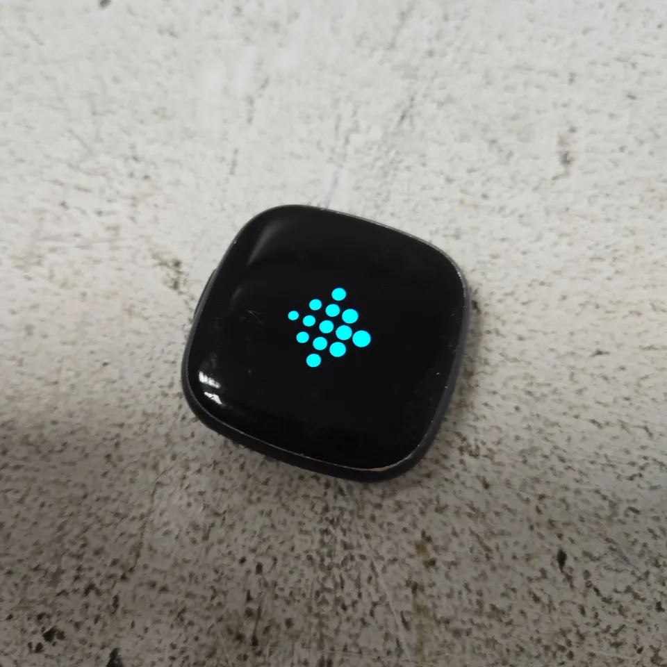 FITBIT VERSA 4 GRAPHITE