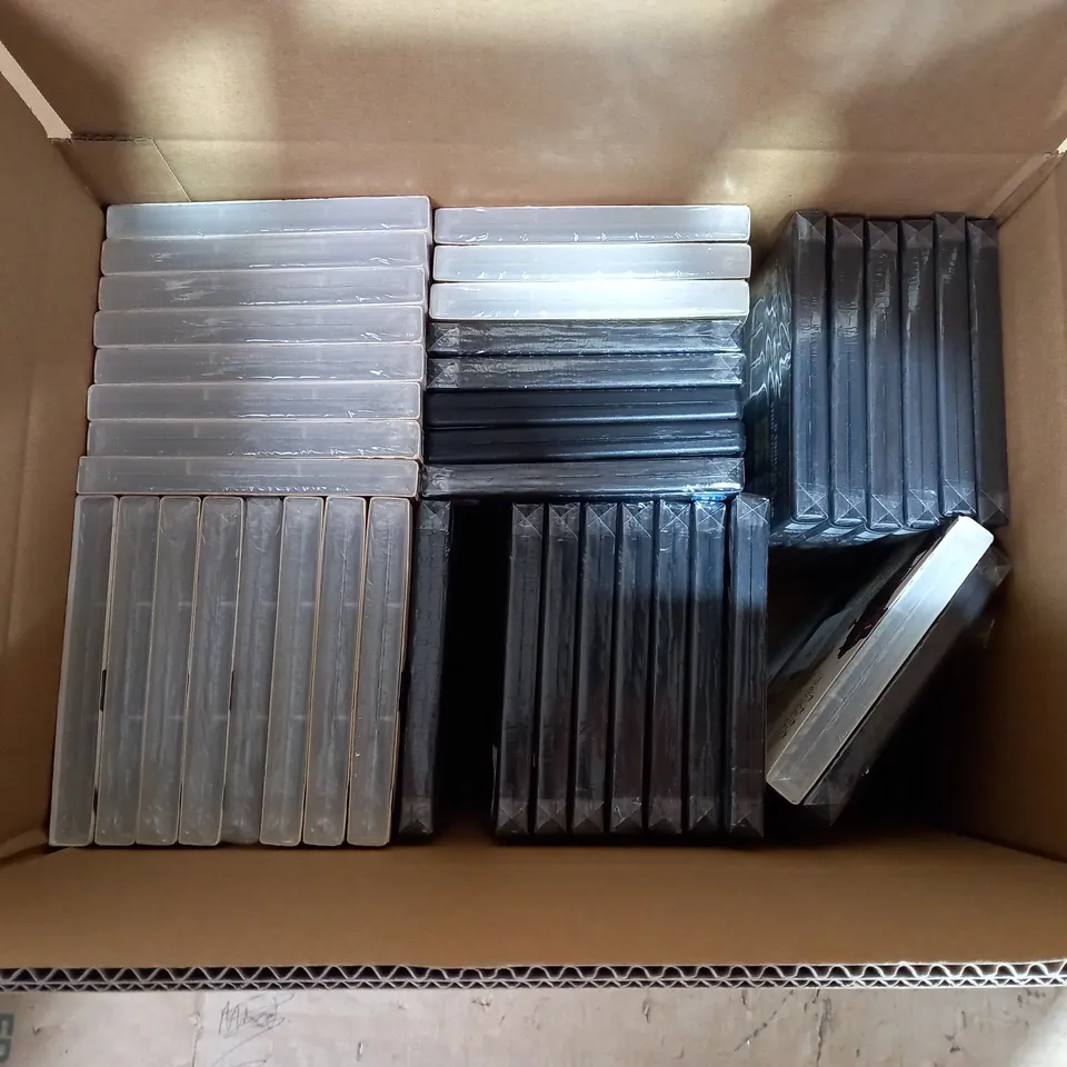 LOT OF APPROX 40 DVDS: 20 'AMERICAN HUSTLE' AND 20 'KAJAMI'