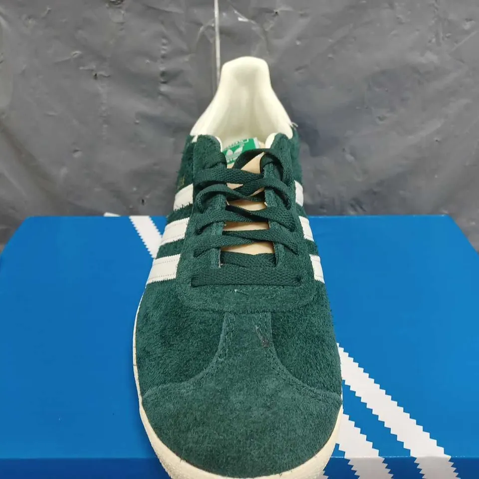 BOXED ADIDAS GAZELLE TRAINERS IN GREEN - UK 7.5