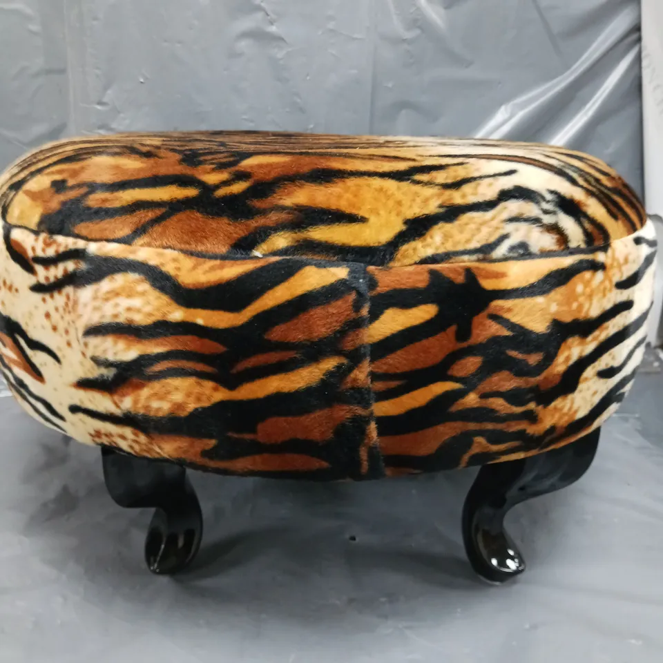 LEOPARD PRINT FOOT STOOL