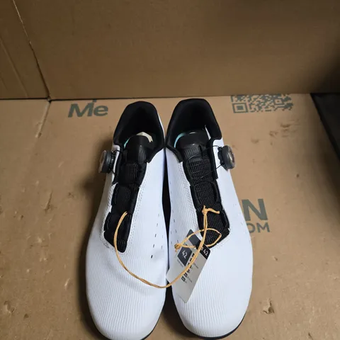 VAN RYSEL ROAD CYCLING SHOES - UK SIZE 8 