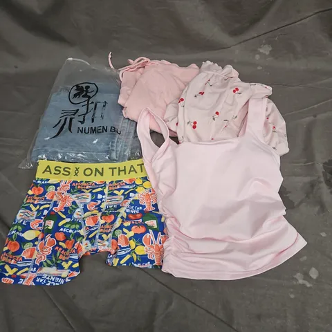 BOX OF APPROXIMATELY 20 ASSORTED CLOTHING ITEMS TO INCLUDE JEANS, PYJAMAS, TOPS, ETC