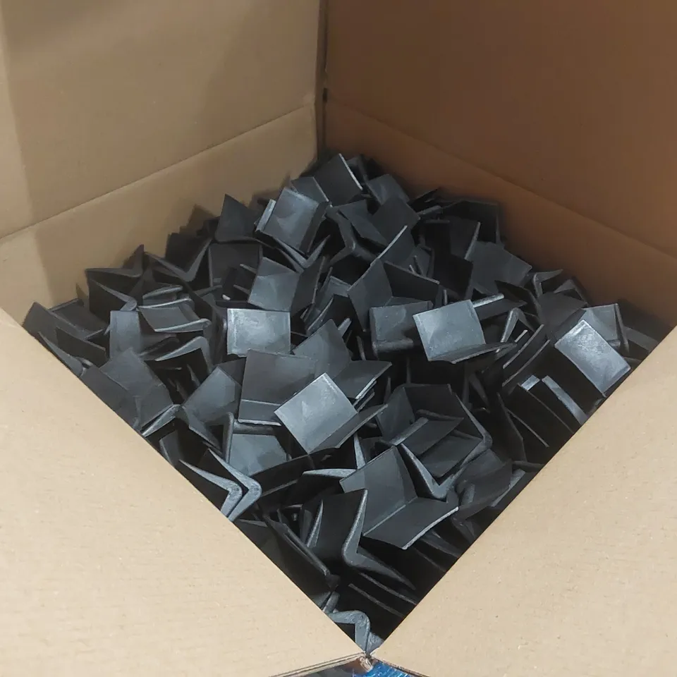 PALLET CONTAINING A LARGE QUANTITY OF ASSORTED ITEMS INCLUDING: ASHTREE VEHICLE SAFETY MIRRORS, CONSPICUITY TAPE, ASSORTED NUTS & BOLTS ECT