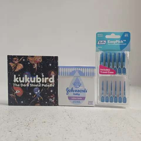 APPROXIMATELY 15 ASSORTED COSMETIC ITEMS INCLUDING VARIOUS MAKES AND BRANDS - COLLECTION ONLY