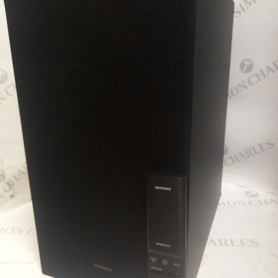 SAMSUNG SOUNDBAR WITH SUBWOOFER IN BLACK 