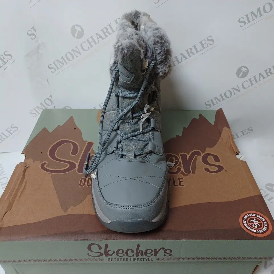 BOXED PAIR OF SKECHERS TREGO BOOTS GREY - SIZE 8