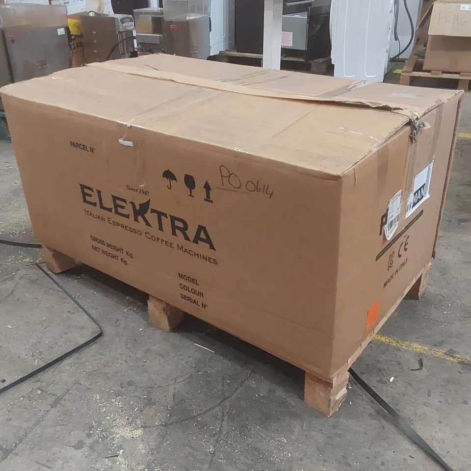 BOXED ELEKTRA BARLUME ESPRESSO 3 GROUP COMMERCIAL COFFEE MACHINE - CHROME/WHITE