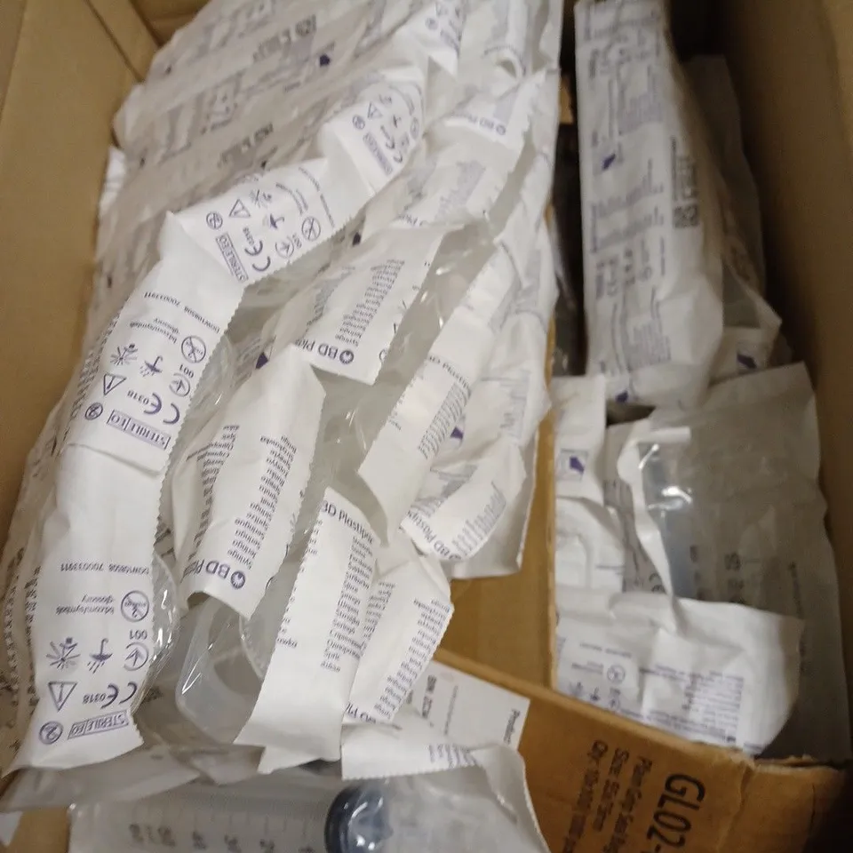 BOX OF APPROXIMATELY 60 DISPOSABLE PLASTIC SYRINGES 